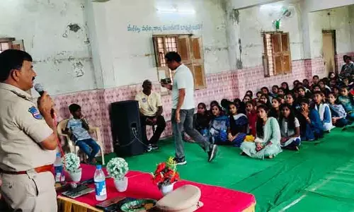 సమాజ పురోగాభివృద్ధికి బాలికలకు విద్య అవసరం
