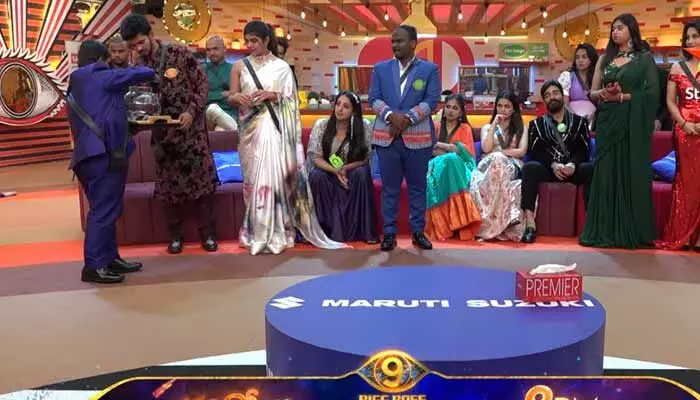 Bigg Boss-9: కామనర్స్కు ఇచ్చిపడేసిన నాగ్.. షో నుంచి వెళ్లిపోతానన్న కంటెస్టెంట్.. ఈ రోజు ఏపిసోడ్లో ఏం జరగనుందంటే? Bigg Boss-9: కామనర్స్కు ఇచ్చిపడేసిన నాగ్.. షో నుంచి వెళ్లిపోతానన్న కంటెస్టెంట్.. ఈ రోజు ఏపిసోడ్లో ఏం జరగనుందంటే?