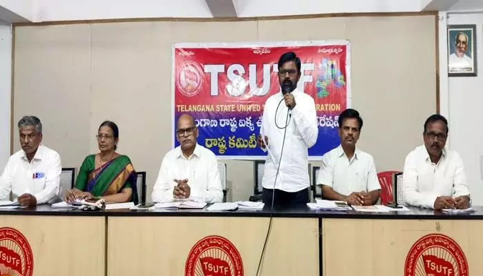 STFI: విద్యాహక్కు చట్టం సెక్షన్ (23)ను సవరించాలి.. ఎస్టీఎఫ్ఐ జాతీయ ప్రధాన కార్యదర్శి డిమాండ్ STFI: విద్యాహక్కు చట్టం సెక్షన్ (23)ను సవరించాలి.. ఎస్టీఎఫ్ఐ జాతీయ ప్రధాన కార్యదర్శి డిమాండ్