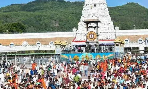 సంక్రాంతి వేళ తిరుమల కిటకిట.. సర్వదర్శనానికి 24 గంటల సమయం!