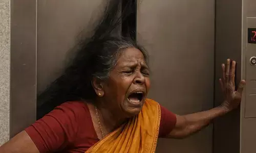 లిఫ్ట్‌లో జుట్టు ఇరుక్కుని మహిళ మృతి
