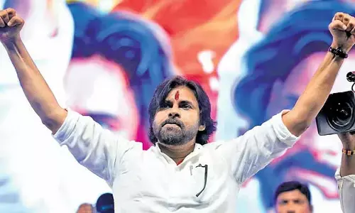 పవన్ కల్యాణ్ నాలుగు మెట్లు కిందకి దిగారు.. మంత్రి ఆసక్తికర వ్యాఖ్యలు