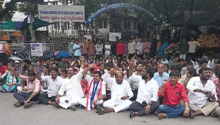 రూ.8500 కోట్ల ఫీజు రీయింబర్స్ మెంట్ వెంటనే చెల్లించాలి రూ.8500 కోట్ల ఫీజు రీయింబర్స్ మెంట్ వెంటనే చెల్లించాలి
