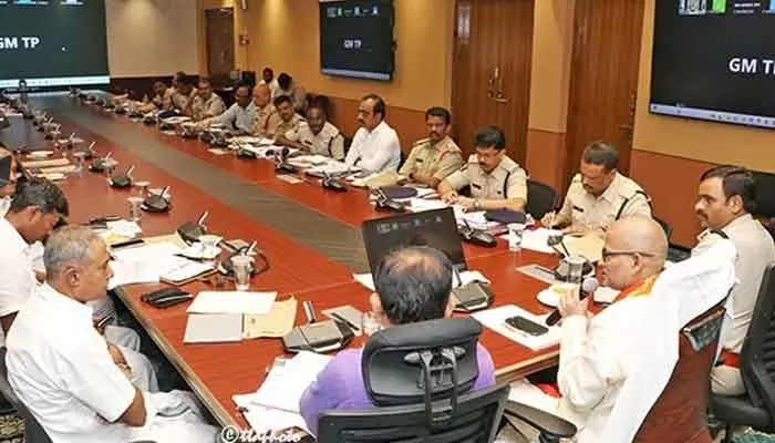 బ్రహ్మోత్సవాల్లో భద్రతపై ఫోకస్.. ఏఈవో కీలక నిర్ణయం బ్రహ్మోత్సవాల్లో భద్రతపై ఫోకస్.. ఏఈవో కీలక నిర్ణయం