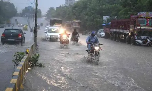 తెలంగాణకు భారీ వర్ష సూచన.. పలు జిల్లాలకు రెడ్ అలర్ట్ జారీ
