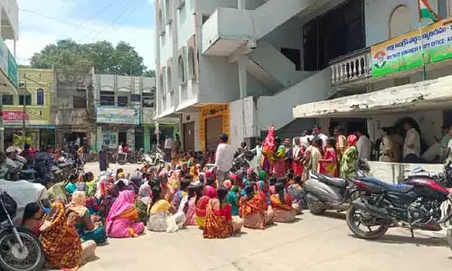 ఇవాల్సిన బెనిఫిట్స్ ఇవ్వండి