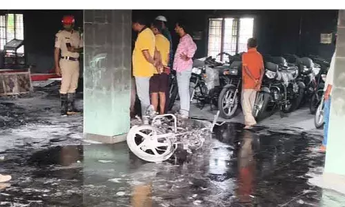 పాల్వంచ హీరో షోరూం లో అగ్నిప్రమాదం