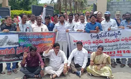 జర్నలిస్టులపై అక్రమ కేసులను ఎత్తివేయాలి : వనమా రాఘవ