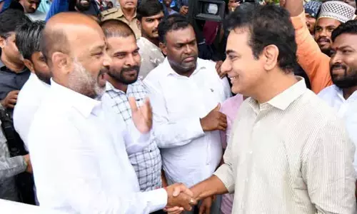 బండి సంజయ్‌కు కేటీఆర్ సెన్సేషనల్ షాక్.. రూ.10 కోట్ల పరువు నష్టం దావా