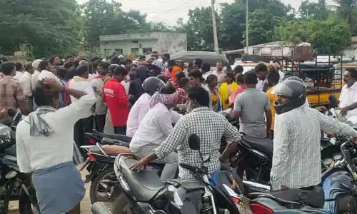 యూరియా కోసం రైతుల ధర్నా ..
