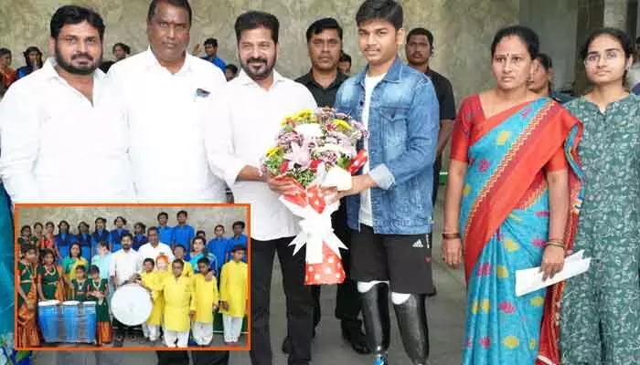అంధ విద్యార్థులకు సర్కార్ చేయూత.. వాయిద్య పరికరాలను పంపిణీ చేసిన CM రేవంత్ అంధ విద్యార్థులకు సర్కార్ చేయూత.. వాయిద్య పరికరాలను పంపిణీ చేసిన CM రేవంత్