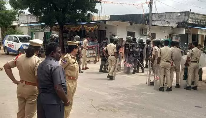 మళ్లీ ముదిరిన ఈత చెట్ల వివాదం మళ్లీ ముదిరిన ఈత చెట్ల వివాదం