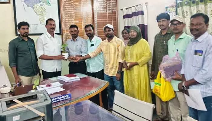 ఖమ్మం రూరల్ మండలానికి 15మంది జీపీవోల నియమాకం ఖమ్మం రూరల్ మండలానికి 15మంది జీపీవోల నియమాకం