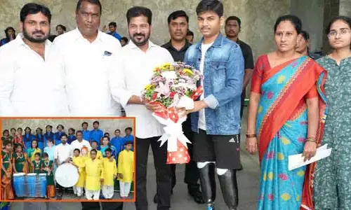 అంధ విద్యార్థులకు సర్కార్ చేయూత.. వాయిద్య పరికరాలను పంపిణీ చేసిన CM రేవంత్