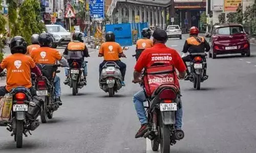 యూజర్లకు షాకివ్వనున్న స్విగ్గీ, జొమాటో.. ఇక బాదుడే