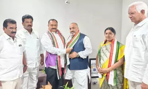 Ghar Wapsi: తిరిగి కాంగ్రెస్ లో చేరిన ముగ్గురు సీనియర్లు..  నాడు కన్నీరు.. చెప్పు దెబ్బల వార్నింగ్‍లు!