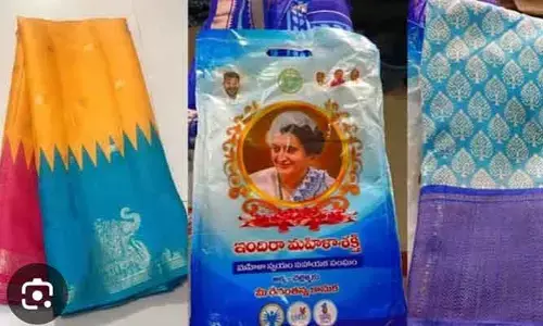 మహిళా సంఘాలకు బతుకమ్మ కానుక