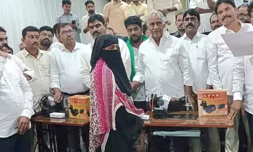 మైనార్టీల జీవన ప్రమాణాలు మెరుగుపడేలా చర్యలు చేపట్టాలి