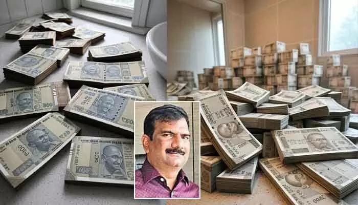 వామ్మో..! బాత్ రూంలో కుప్పలుగా నోట్ల కట్టలు.. ADE అంబేద్కర్ బినామీ ఇంట్లో కొసాగుతోన్న ACB రెయిడ్స్ వామ్మో..! బాత్ రూంలో కుప్పలుగా నోట్ల కట్టలు.. ADE అంబేద్కర్ బినామీ ఇంట్లో కొసాగుతోన్న ACB రెయిడ్స్