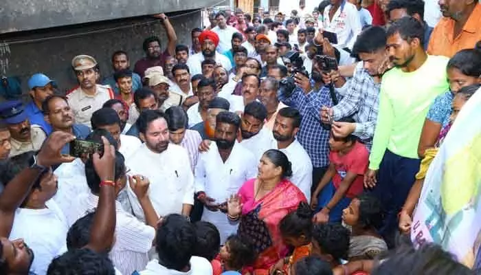 మాంగర్ బస్తీలో పర్యటించిన కేంద్రమంత్రి కిషన్ రెడ్డి మాంగర్ బస్తీలో పర్యటించిన కేంద్రమంత్రి కిషన్ రెడ్డి