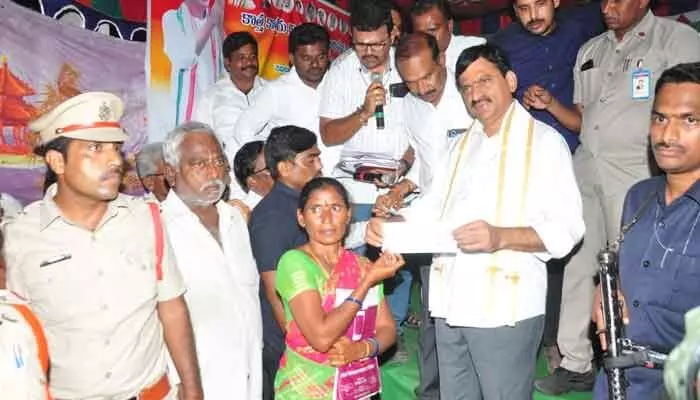 పేద ప్రజలకు అండగా ప్రభుత్వ పాలన.. పేద ప్రజలకు అండగా ప్రభుత్వ పాలన..