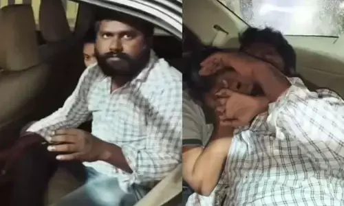 కాళ్ళు మొక్కితేనే వ‌దిలేస్తాం...చుక్క‌లు చూపించిన క్యాబ్ డ్రైవ‌ర్లు