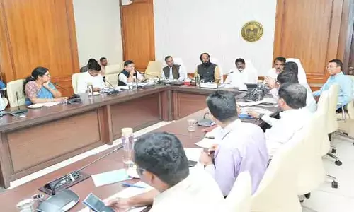 తగ్గిన అదనపు ఆదాయం.. అధికారులపై మంత్రుల కమిటీ సీరియస్