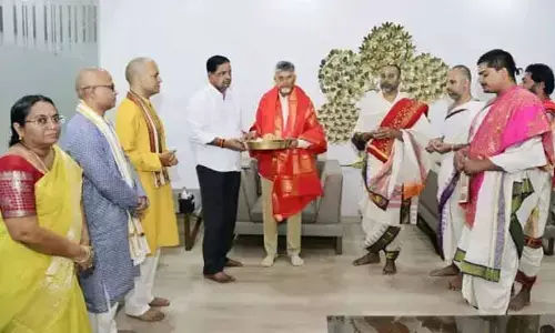 సీఎం చంద్రబాబును కలిసిన టీటీడీ ఛైర్మన్.. బ్రహ్మాండ నాయకుడి బ్రహ్మోత్సవాలకు ఆహ్వానం