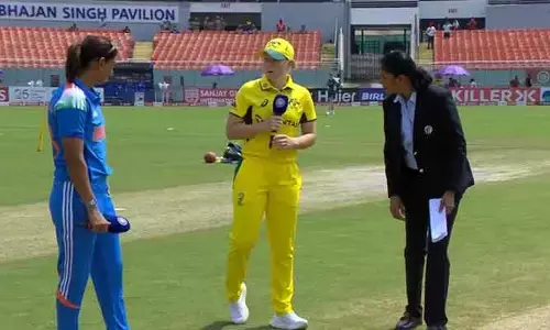 INDW vs AUSW: టాస్ గెలిచి బౌలింగ్ ఎంచుకున్న ఆస్ట్రేలియా
