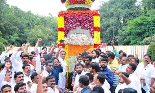 నిరుద్యోగులకు, ప్రభుత్వానికి వారధిగా ఉంటా : ఎమ్మెల్యే కోమటిరెడ్డి రాజగోపాల్ రెడ్డి