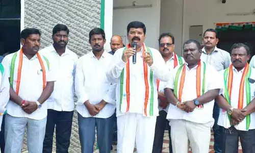 తెలంగాణలో పాలన పారదర్శకంగా ఉండాలి