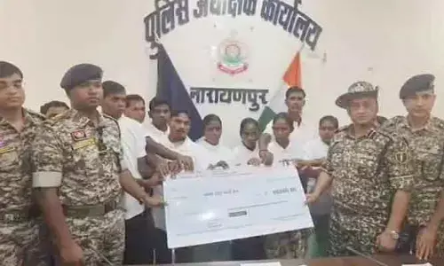 12 మంది మావోయిస్టులు లొంగుబాటు