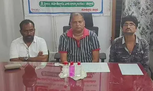 ఏసీబీ వలలో తహసీల్దార్, అధికారులు