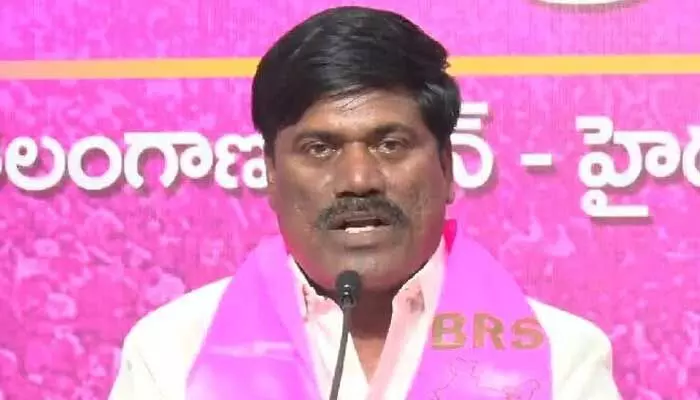 రోషం ఉన్నవాళ్లు మాట్లాడటం లేదేంటి?.. మాజీ ఎమ్మెల్యే సుదర్శన్ రెడ్డి కీలక వ్యాఖ్యలు రోషం ఉన్నవాళ్లు మాట్లాడటం లేదేంటి?.. మాజీ ఎమ్మెల్యే సుదర్శన్ రెడ్డి కీలక వ్యాఖ్యలు