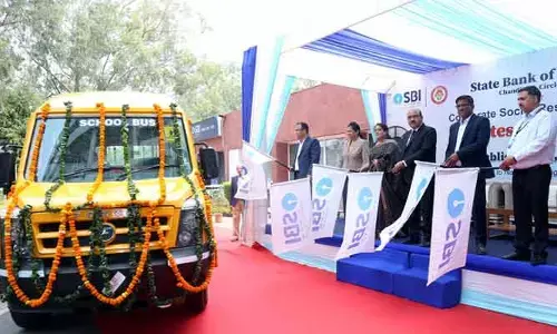ఆ స్కూల్‌కి కొత్త బస్సును దానం చేసిన ఎస్బీఐ