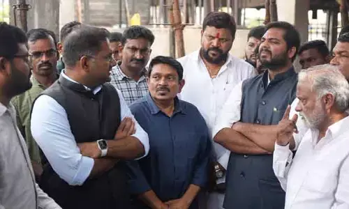 ఎంపీ హోదాలో వివరాలు అడిగితే సమాధానం చెప్పరా?
