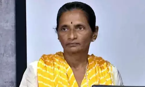 అజ్ఞాతం వీడినా ఇంటికి చేరని మావోయిస్ట్ సుజాతక్క.. ఇంతకూ ఆమె ఎక్కడ..?
