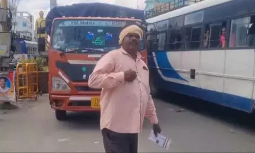 యూరియా కోసం రోడ్డెక్కిన కౌలు రైతు..