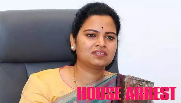 ‘చలో మెడికల్ కాలేజీ’లకు YCP పిలుపు.. మాజీ మంత్రి విడదల రజిని హౌస్ అరెస్ట్ ‘చలో మెడికల్ కాలేజీ’లకు YCP పిలుపు.. మాజీ మంత్రి విడదల రజిని హౌస్ అరెస్ట్