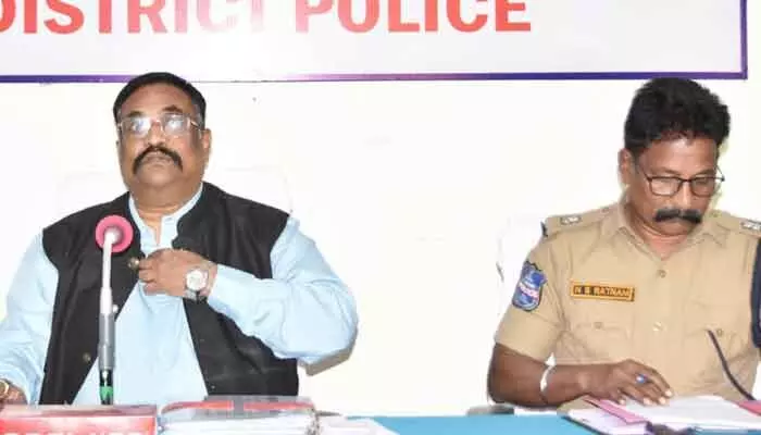 మహిళలకు భద్రత కల్పించినప్పుడే సమాజానికి భరోసా మహిళలకు భద్రత కల్పించినప్పుడే సమాజానికి భరోసా