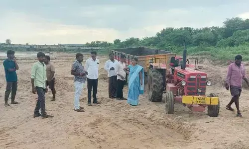 ఇసుకే బంగారమాయేనా?  దొడ్డిదారిన తరలిస్తున్న మాఫియా