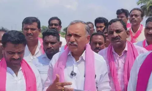 యూరియా కొరతతో రైతన్న ఆగమాగం