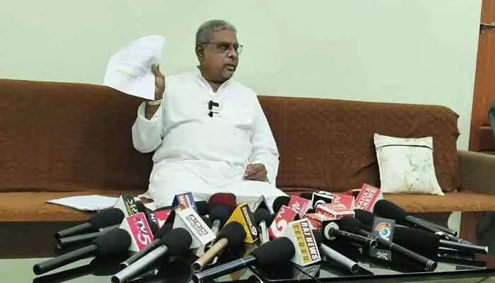వరదల్లో, పండగల్లో జిల్లా అధికారుల పనితీరు భేష్! వరదల్లో, పండగల్లో జిల్లా అధికారుల పనితీరు భేష్!