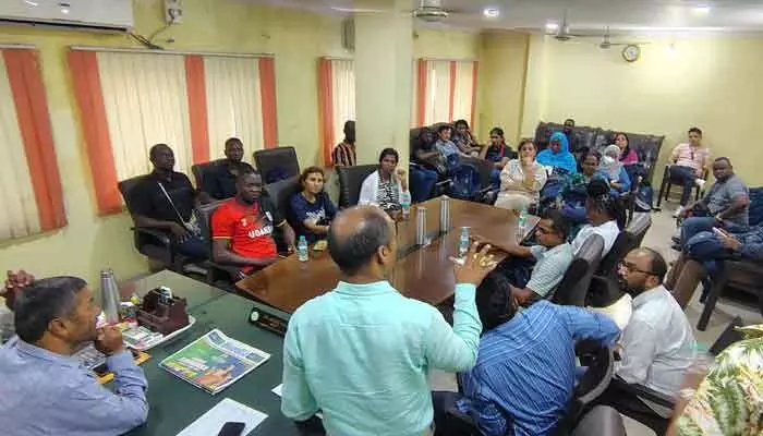 బోయిన్ పల్లి మార్కెట్ యార్డును సందర్శించిన విదేశీ ప్రతినిధులు బోయిన్ పల్లి మార్కెట్ యార్డును సందర్శించిన విదేశీ ప్రతినిధులు
