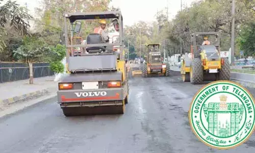భారీ వర్షాలకు దెబ్బతిన్న రోడ్లు.. మరమ్మతులకు అంచనా ఖర్చు రూ.720 కోట్లు