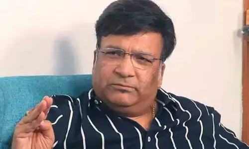 ప్రభాస్ అభిమానుల ట్రోల్స్ దెబ్బకు భయపడిపోయిన డైరెక్టర్..  క్షమాపణలు కోరుతూ ట్వీట్