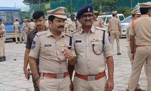నేరాల నియంత్రణకే కార్డన్ సెర్చ్ : డీసీపీ శ్రీనివాస్