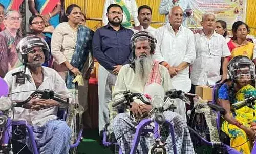 దివ్యాంగులకు ఉపకరణాలను పంపిణీ