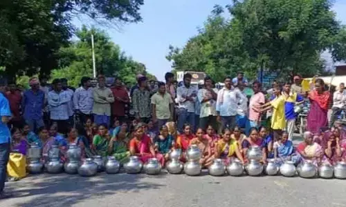 మంచినీటి కోసం మహిళల ధర్నా