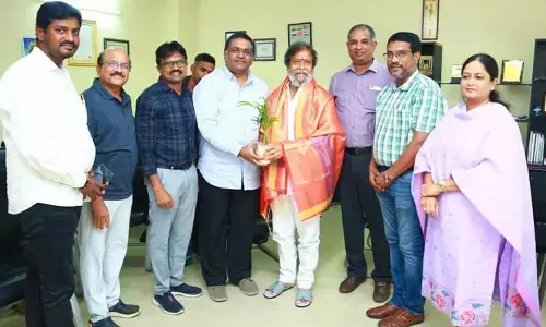 ఆరోగ్యశ్రీ సేవలు యథావిధిగా కొనసాగిస్తాం.. మంత్రితో నెట్‌వర్క్ హాస్పిటల్స్ అసోసియేషన్ ప్రతినిధులు భేటీ